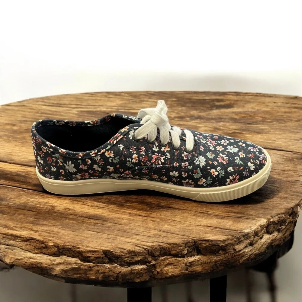 Time and Tru Women's Floral Lace Up Memory Foam Navy Sneakers Sz 8 EUC Comfort